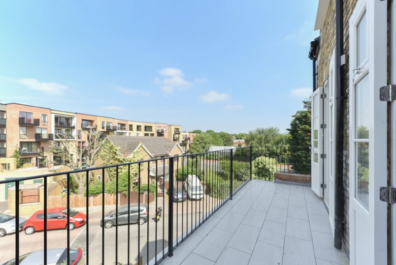 SOLD: Knight’s Hill SE27